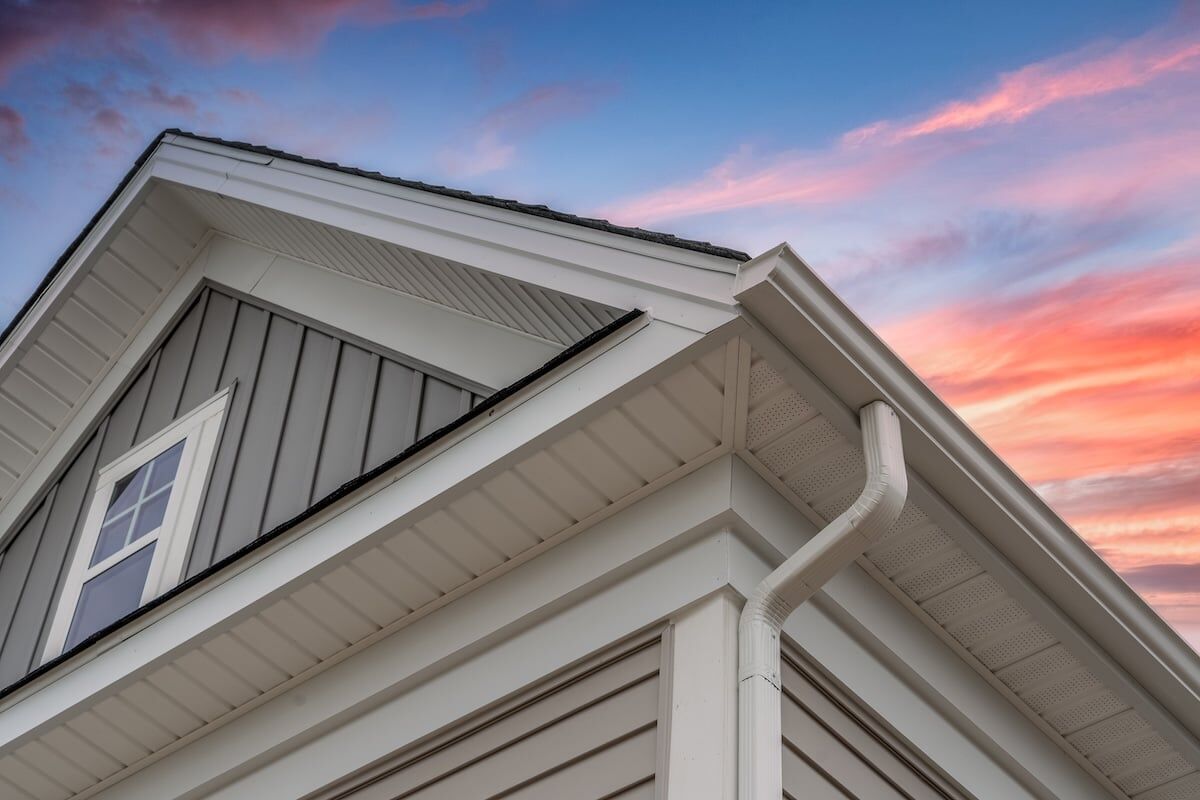 White roof edge trim with white gutter system