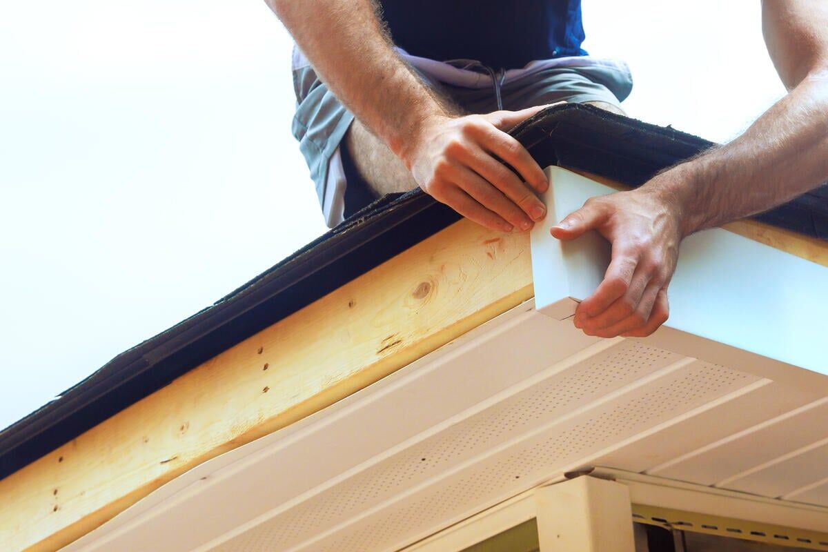 installing soffits